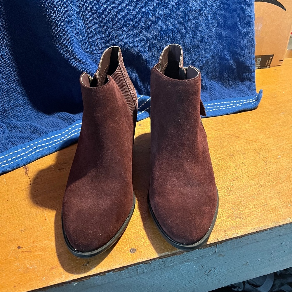 Burgundy ankle boot with croco back Size 10